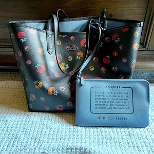 Coach Reversible tote Shoulder bag